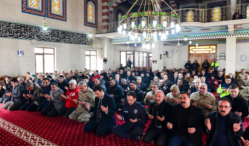 Bahçesaray çığ felaketinde hayatını kaybeden 42 kişi anıldı