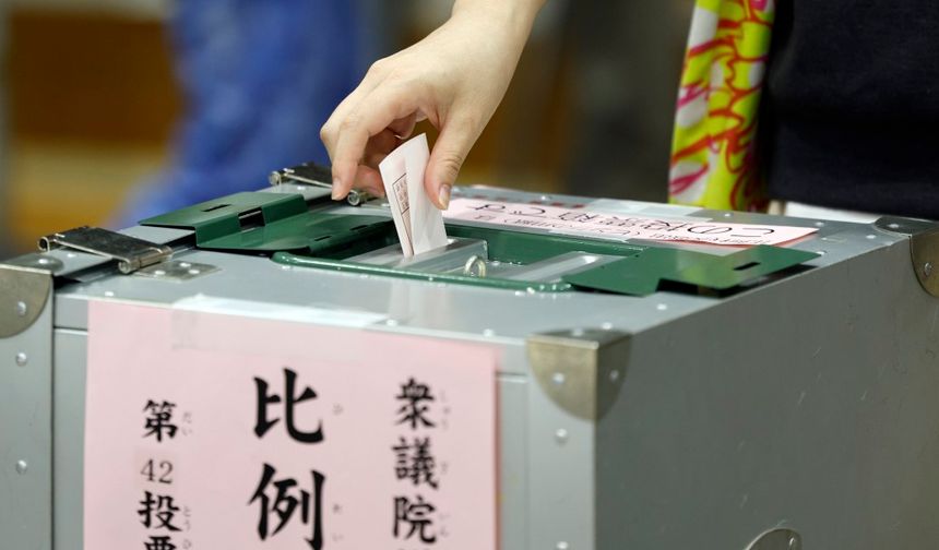 Japonya erken genel seçim için sandık başına gitti