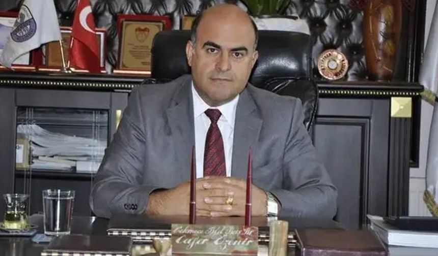 Kan donduran cinayet: Eski belediye başkanını, oğlu baltayla öldürdü