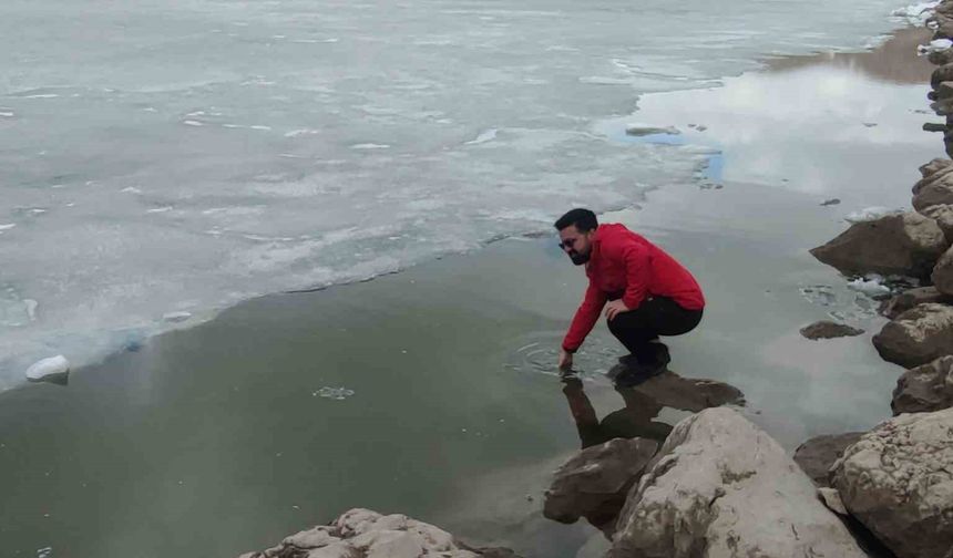 Van’ın 'Buz Adam'ı, Baharın Erken Gelmesiyle Sıhke Göleti'ne Giremedi