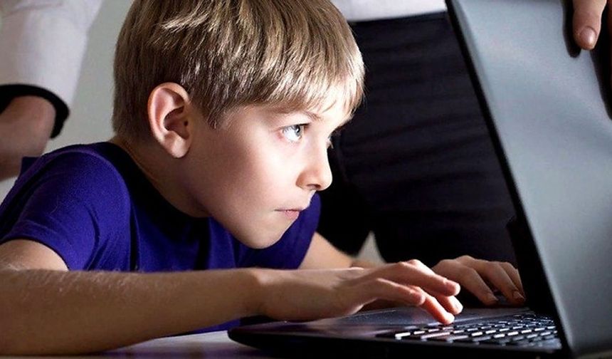 Bakanlıktan ailelere dijital ekran süresi çağrısı