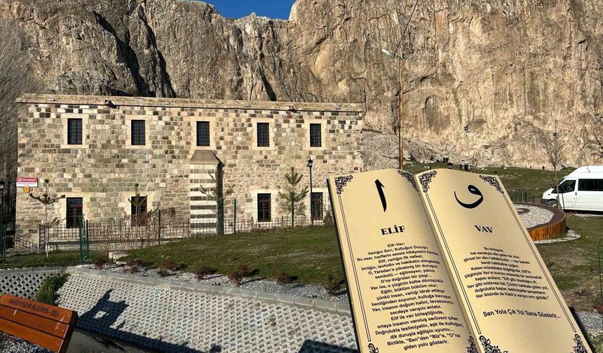 Van'daki Tarihi Horhor Medresesi Camii, Ramazan Öncesi Ziyaretçi Akınına Uğradı