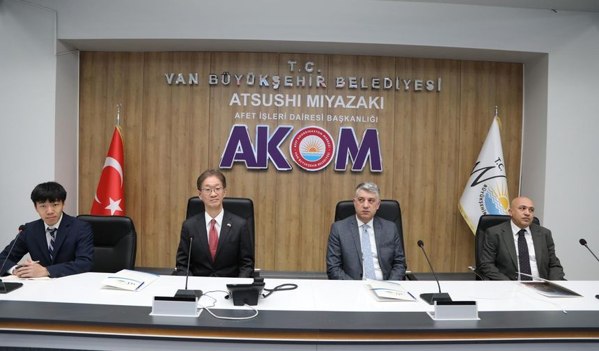 Japonya Büyükelçisi Tamura Masami Van AKOM’u ziyaret etti