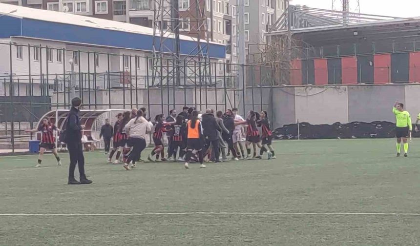 Vangücü SK ve Siverek Kadın SK Arasında Maç Sonrası Arbede!