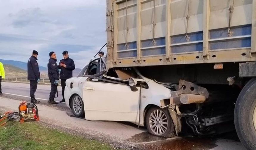 Cenazeye giderken kazada hayatlarını kaybettiler