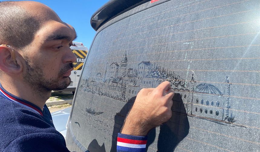 İşitme Engelli Sanatçı Alper Kocabıyık, Camlara İstanbul'u Çiziyor