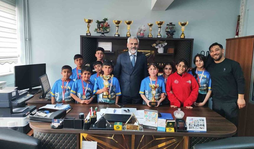 Van'da Süphan Ortaokulundan büyük başarı