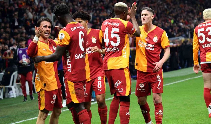 Galatasaray farkı açıyor: 10 kişilik İstanbul Başakşehir’e gol yağmuru