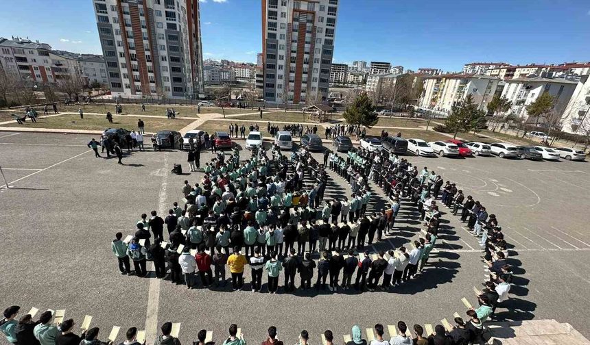 302 genç aynı anda Kuran-ı Kerim’i hatim etti