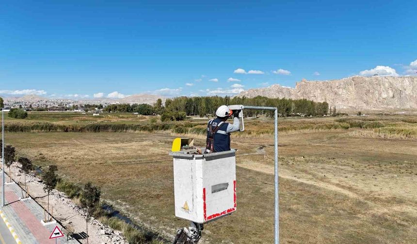Van’da gündüz saatlerinde sokak lambaları neden yanıyor? VEDAŞ’tan açıklama