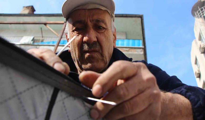 Ermeni asıllı usta 50 yıldır iğne, iplikle tamir yapıyor