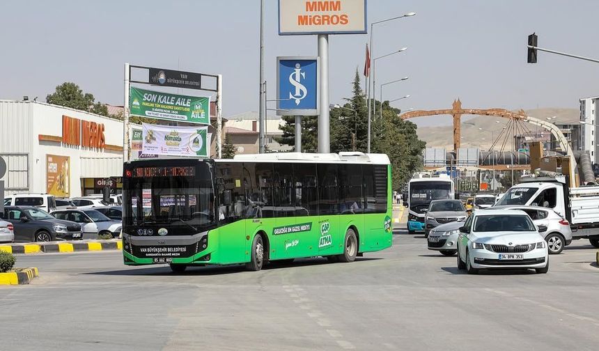 Van’da 3 günde 100 bin kişi ücretsiz taşındı