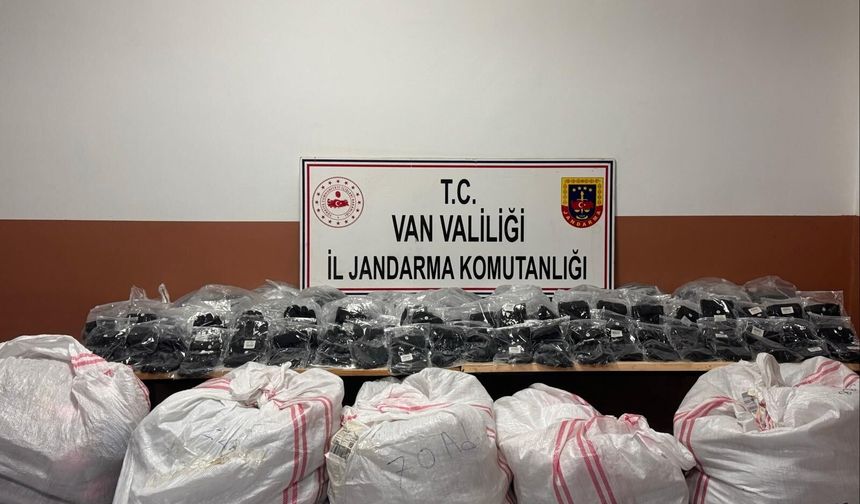 Van'da kaçakçılık operasyonu: Binlerce malzeme ele geçirildi
