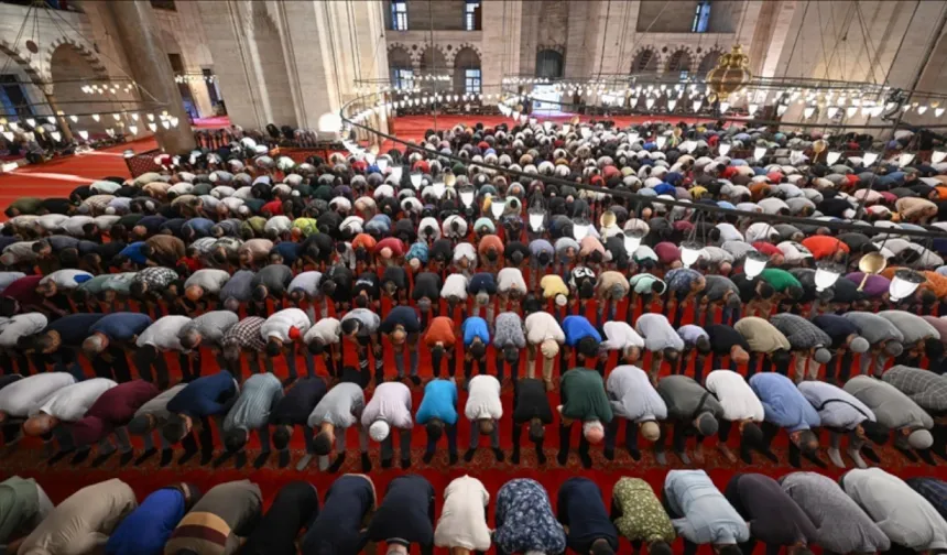 Diyanet duyurdu: Van ve Türkiye genelinde bayram namazı vakitleri