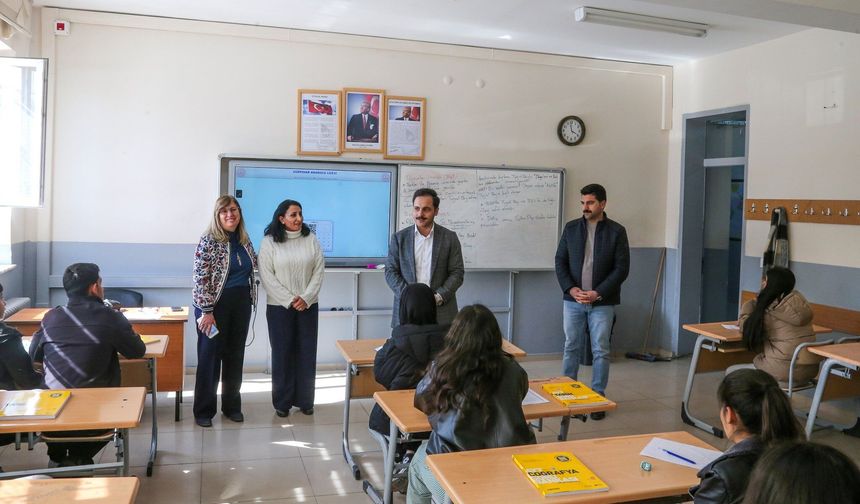 Gürpınar’da Etüt Van Projesi ile Eğitime Hafta Sonu Desteği