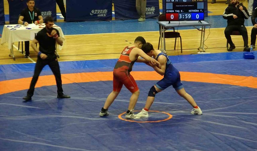 Van, Genç Güreşçileri Ağırlıyor: 2026 U15 Grup Müsabakaları Start Aldı