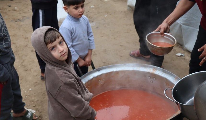 Gazzeli çocuklar ateşkesin gölgesinde açlıkla savaşıyor