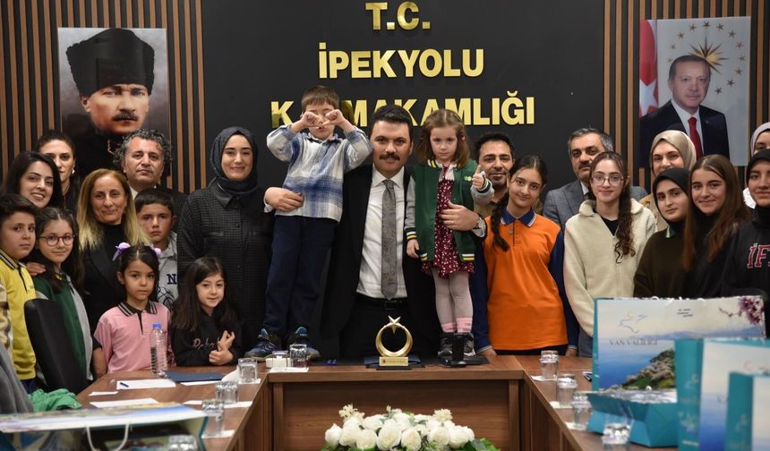 “Kitap Van” projesi meyvelerini veriyor: Başarılı isimler ödüllendirildi