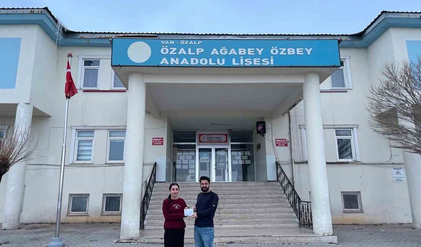 Özalp’te Kitap Okuma Sınavında Dereceye Girenlere Ödüller Verildi