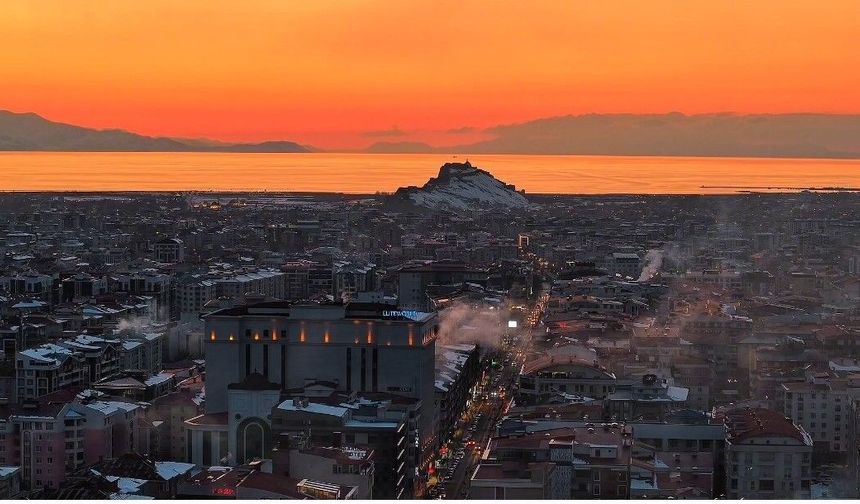 Van Gölü'nde Efsanevi Günbatımı