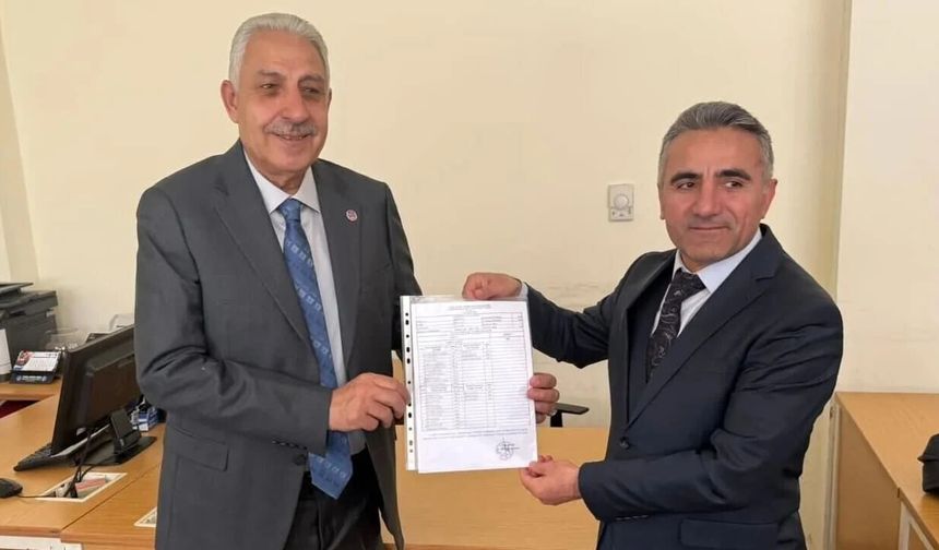 Van Şoförler Odası'nın Yeni Başkanı Faruk Alpaslan Mazbatasını Aldı