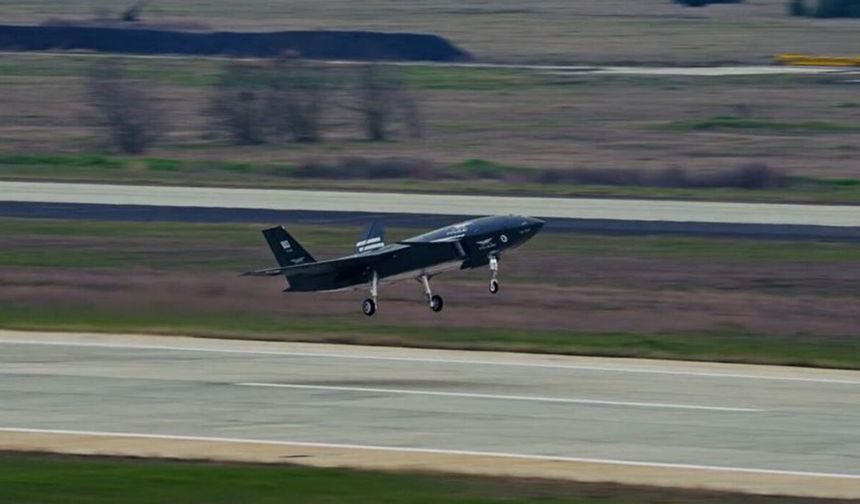 Bayraktar KIZILELMA’dan başarılı eğitim uçuşu