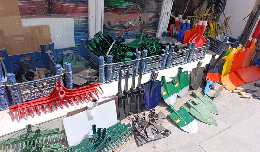 Van’da bahçe sezonu açıldı: Vatandaşlar malzeme alımına yöneldi