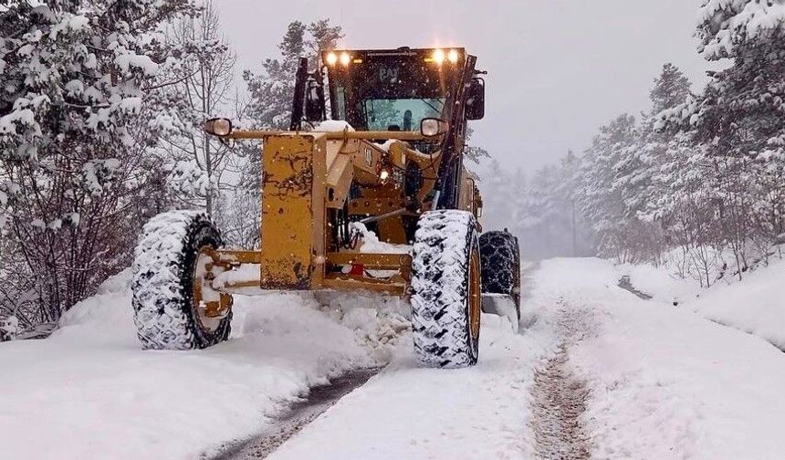 Van’da 50 yerleşim yerinin yolu ulaşıma kapandı