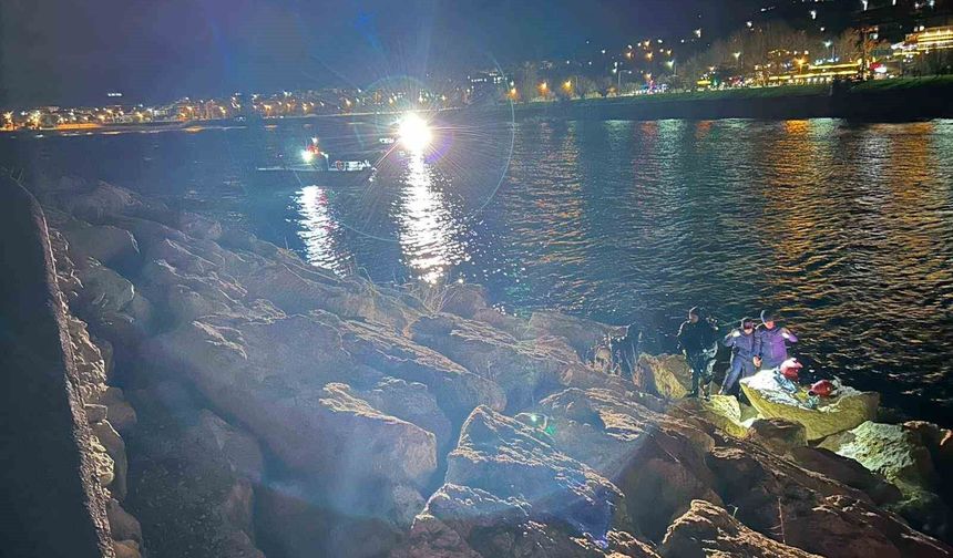 Van Gölü’nde aranan kişinin cansız bedenine ulaşıldı