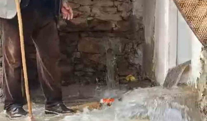 Bahçesaray dağlarında çığ merkezinden sel