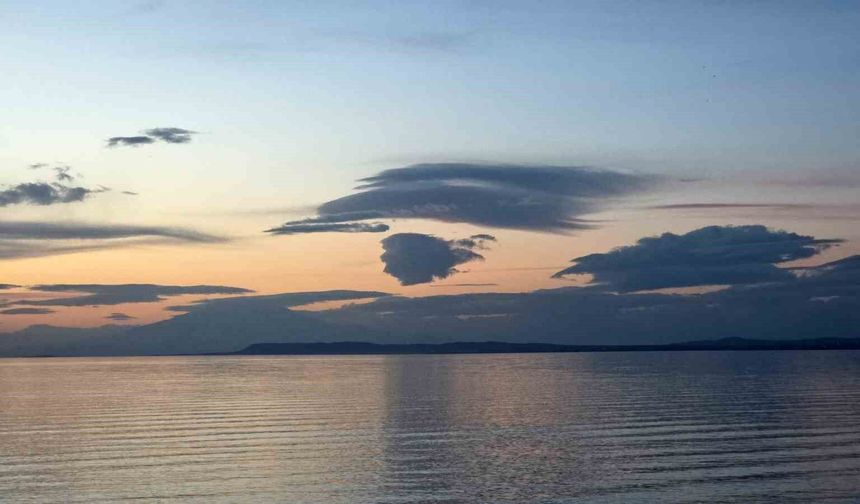 Van semalarında büyüleyen an: İnsan silüeti gölle buluştu