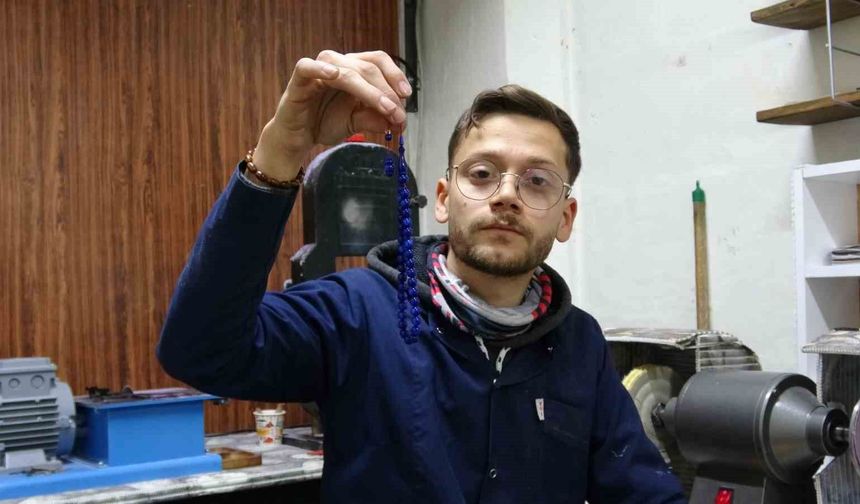 Hobisini Ustalığa Dönüştürüp Dünya Çapında Tespih Meraklılarına Hizmet Ediyor