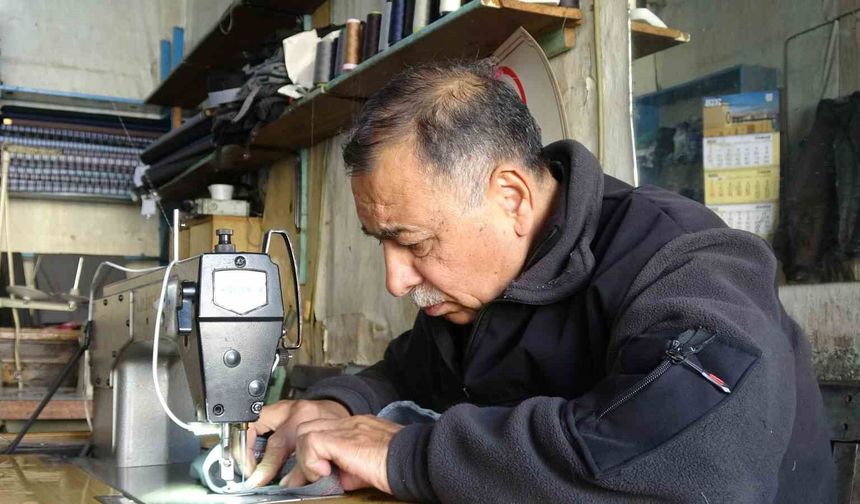 Babasından Öğrendiği Terzilikle 50 Yıldır Şalvar Dikiyor
