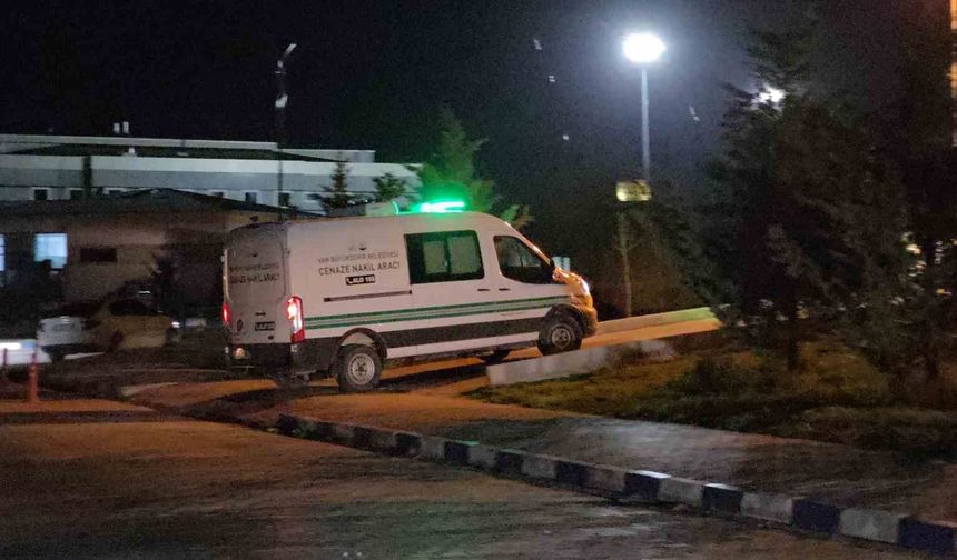 Van'da Köpek Saldırısında Ölen Çocuğun Cenazesi Adli Tıp Kurumuna Getirildi