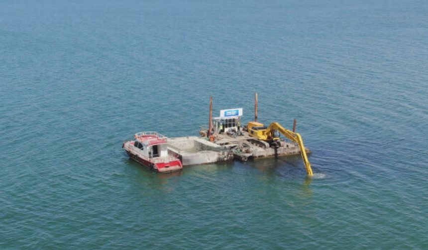 Van Gölü’nün Temizliği İçin 2 Milyon Metreküplük Dip Çamuru Bertaraf Edildi