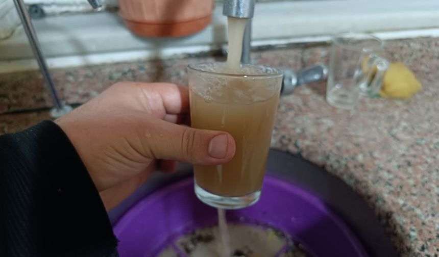 Van’da musluklardan çamurlu su aktı! Vatandaşlar tepkili