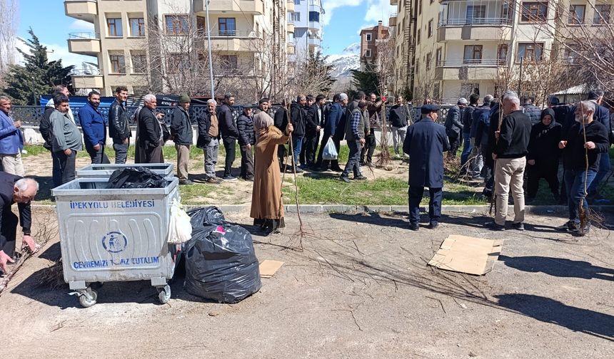 Van’da ücretsiz meyve fidanı dağıtımı yoğun ilgi gördü