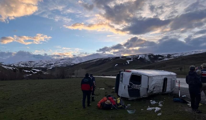 Van’ın Gevaş ilçesinde kaza: 11 yaralı