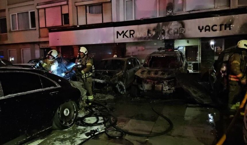 Beşiktaş’ta Araç Yangını: 14 Araç Alevlere Teslim Oldu