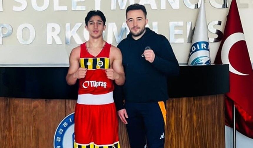 Vanlı Boksör Furkan Avar Türkiye Şampiyonu Oldu