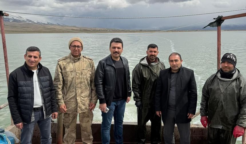 Erçek Gölü’ndeki Balıkçılara Kaymakam Gilan’dan Destek Ziyareti