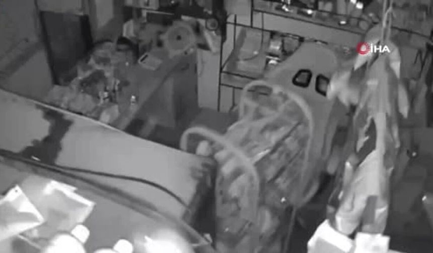 Endonezya’da 7.4 Büyüklüğünde Deprem: Tsunami Alarmı Verildi