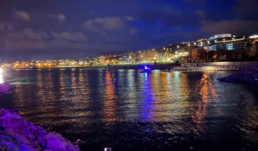 Van'da Göle Düşen Şahıs İçin Kurtarma Seferberliği