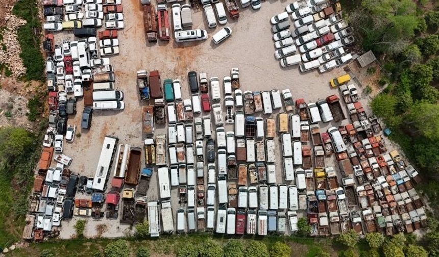 Yediemin otoparkları araç mezarlığına döndü