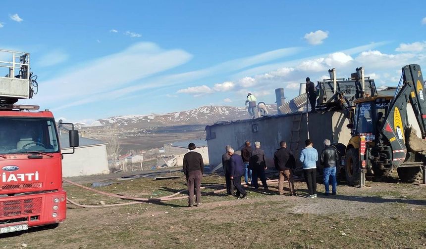 Özalp’te ev yangını