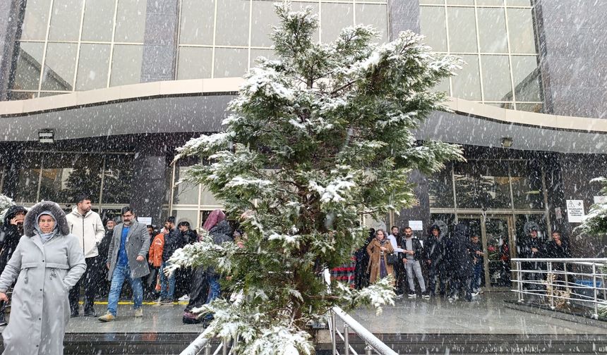 Van’da Bahar Beklenirken Kış Geri Döndü