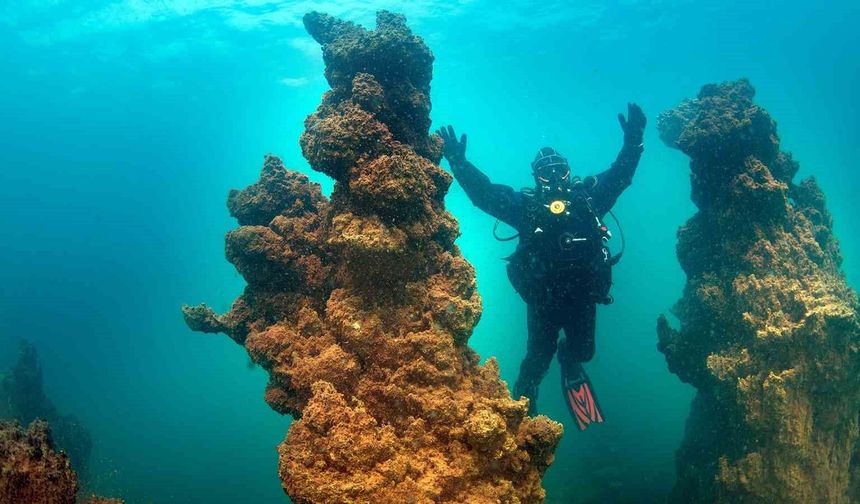 Van Gölü’ndeki Su Altı Peribacaları, Guinness Rekorlar Kitabı’na Girmeye Hazırlanıyor