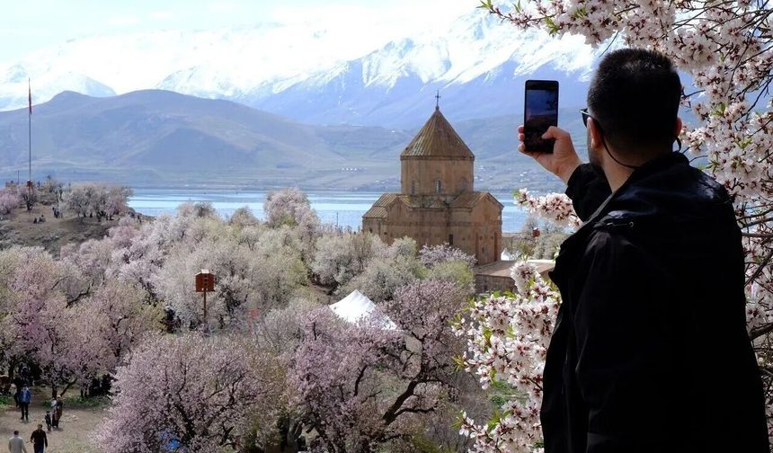 Van’da Badem Çiçeği Festivali Heyecanı: Etkinlik alanında önemli değişiklik