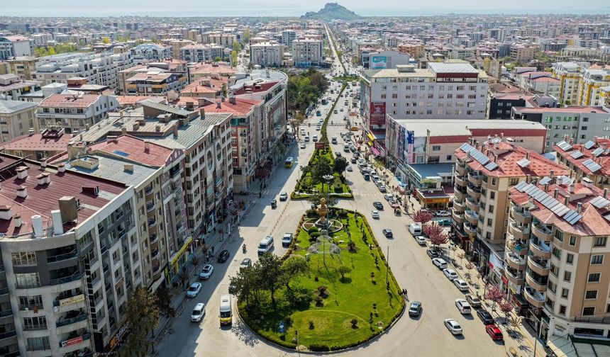 Van çiçeklerle donatılıyor