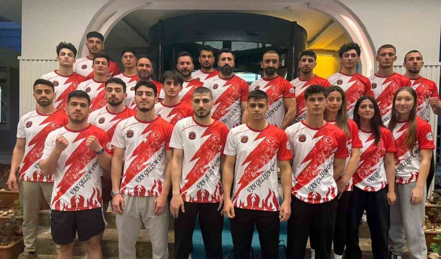 Milli sporcular yüksek irtifa için Van’ı seçti